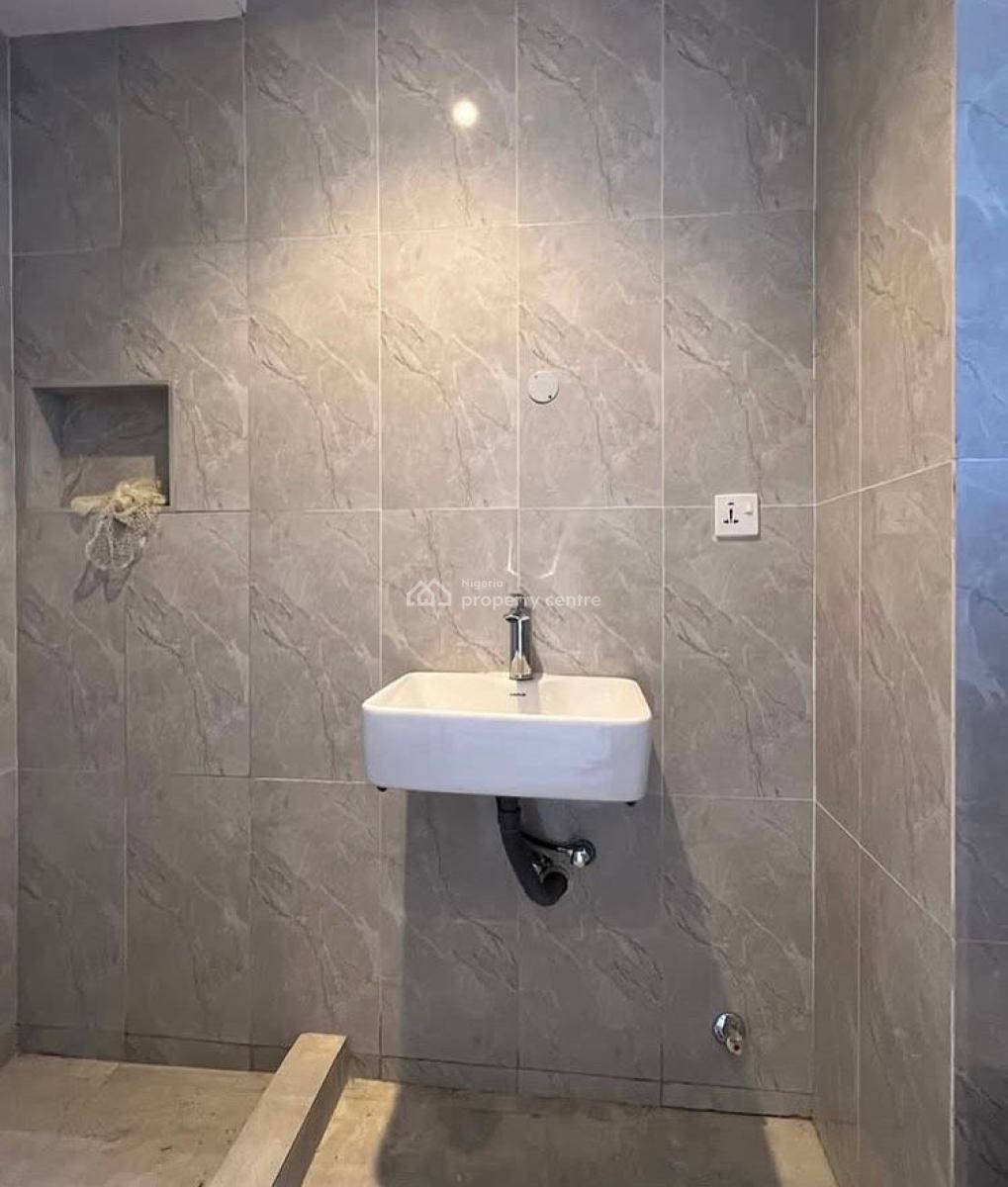 2 Bedroom Apartment with Communal Swimming Pool, Lekki Phase 1, Lekki, Lagos, Flat / Apartment for Sale