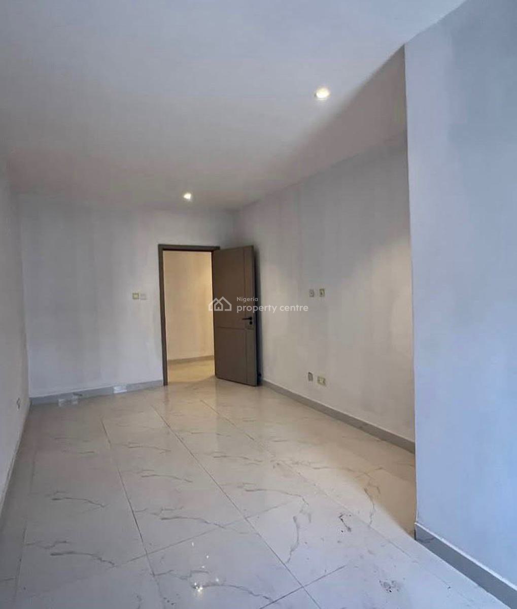 2 Bedroom Apartment with Communal Swimming Pool, Lekki Phase 1, Lekki, Lagos, Flat / Apartment for Sale