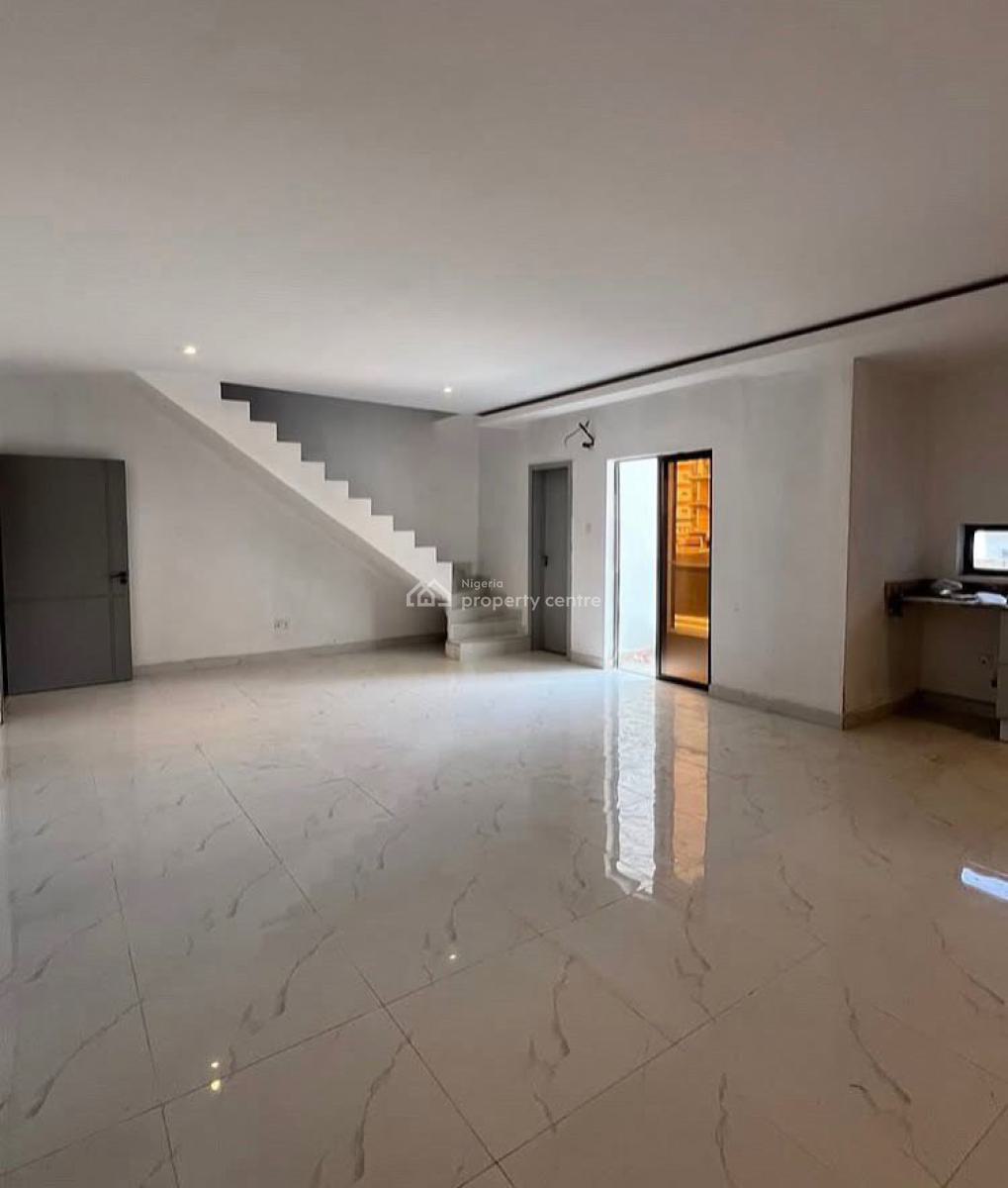 2 Bedroom Apartment with Communal Swimming Pool, Lekki Phase 1, Lekki, Lagos, Flat / Apartment for Sale