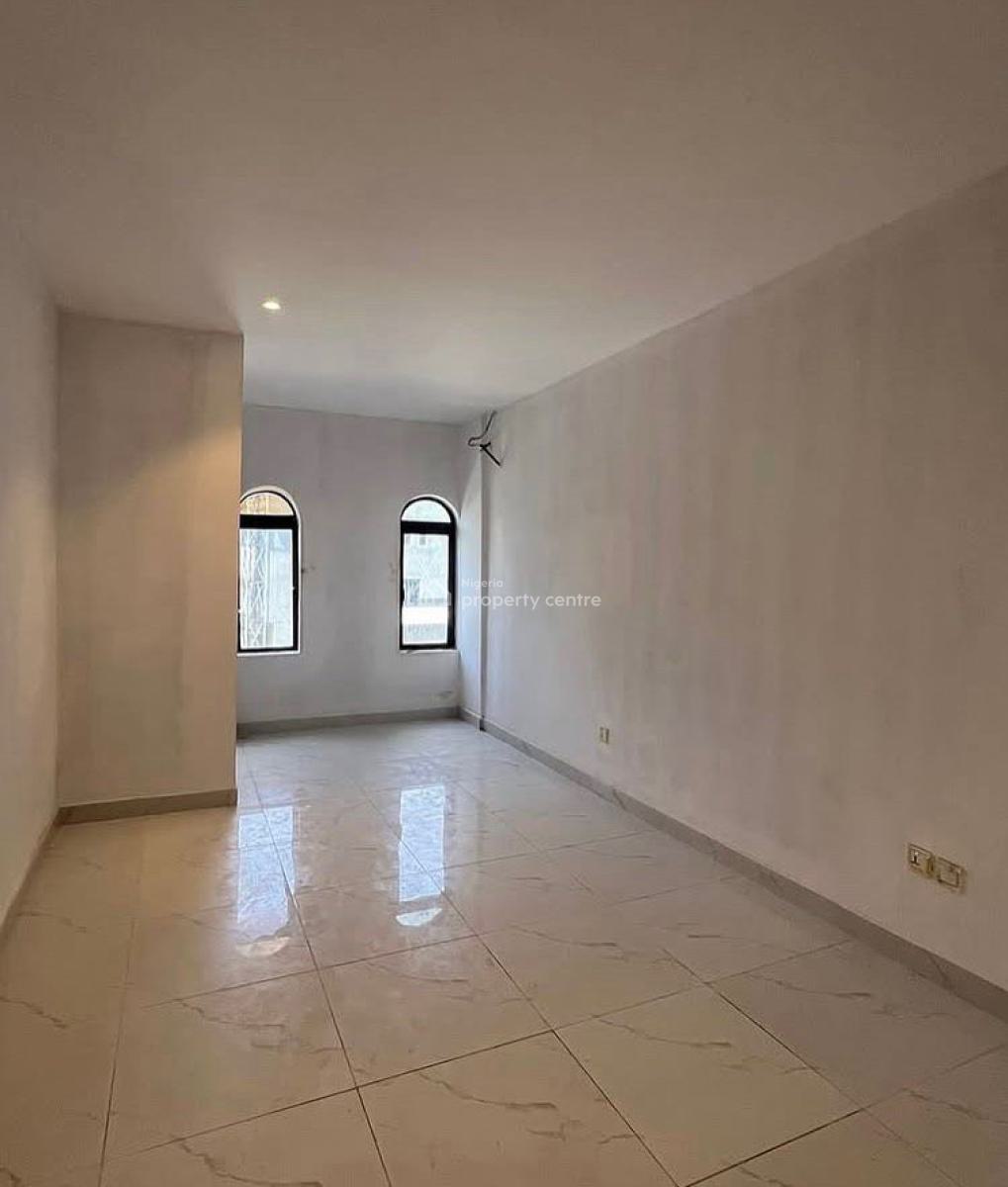 2 Bedroom Apartment with Communal Swimming Pool, Lekki Phase 1, Lekki, Lagos, Flat / Apartment for Sale