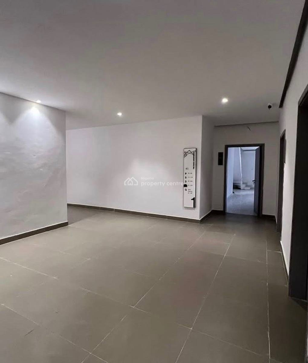 2 Bedroom Apartment with Communal Swimming Pool, Lekki Phase 1, Lekki, Lagos, Flat / Apartment for Sale