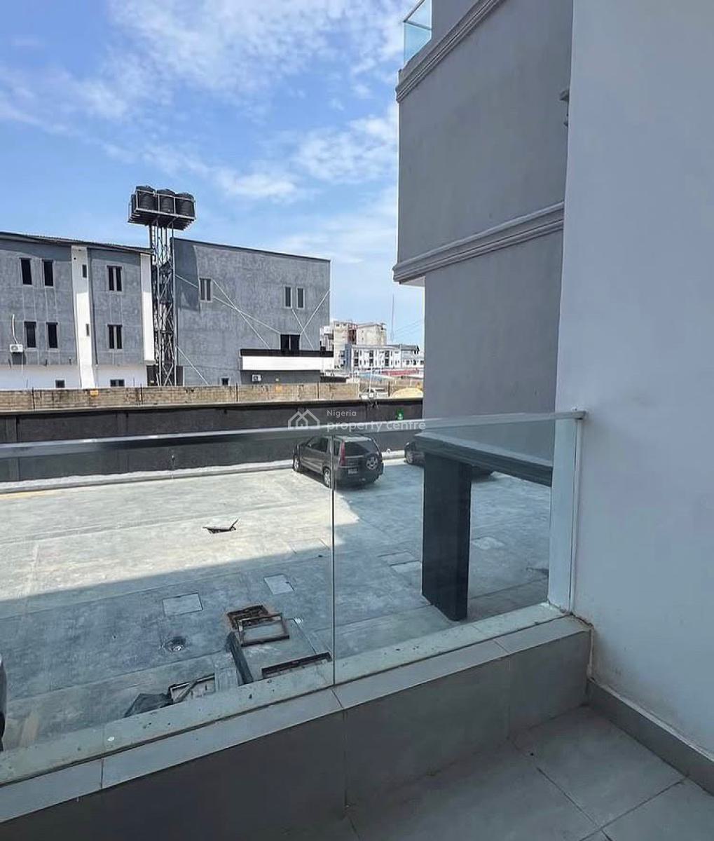 2 Bedroom Apartment with Communal Swimming Pool, Lekki Phase 1, Lekki, Lagos, Flat / Apartment for Sale
