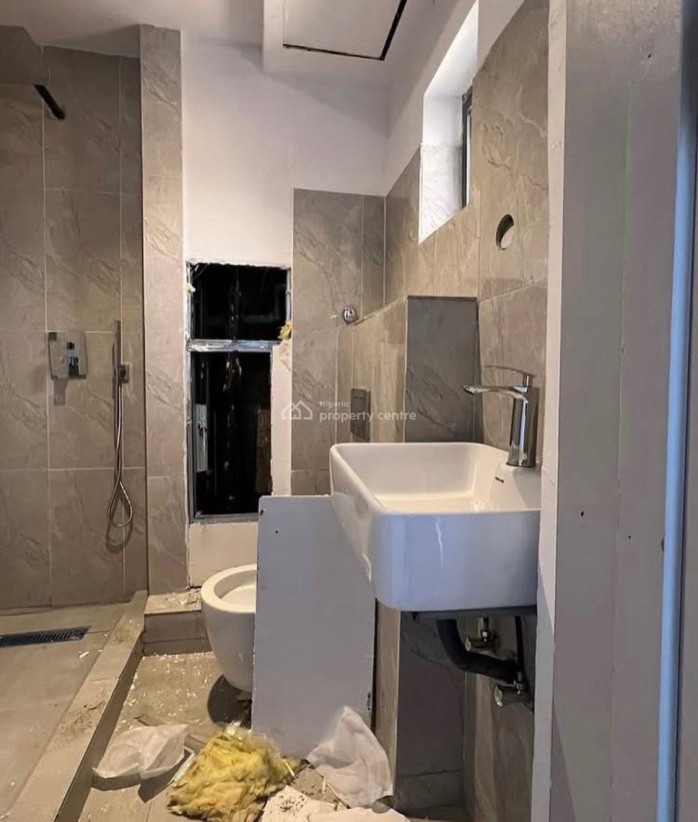 2 Bedroom Apartment with Communal Swimming Pool, Lekki Phase 1, Lekki, Lagos, Flat / Apartment for Sale