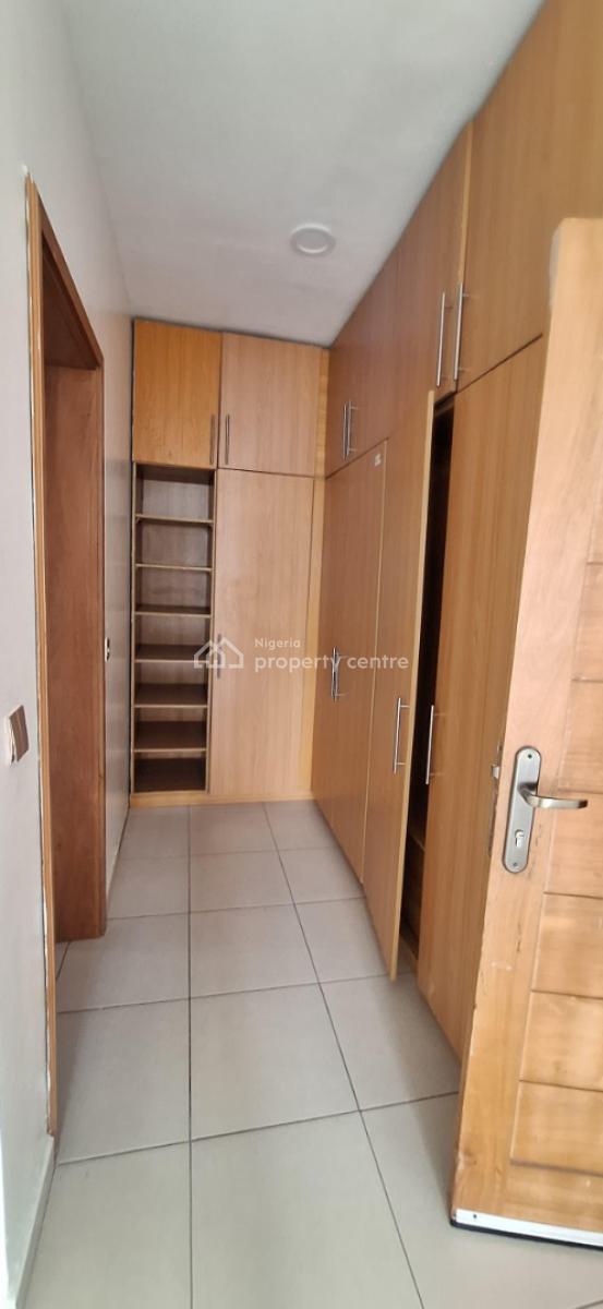 Luxury Living Well-maintained 3-bedroom Apartment, Ikate, Lekki, Lagos, Flat / Apartment for Rent
