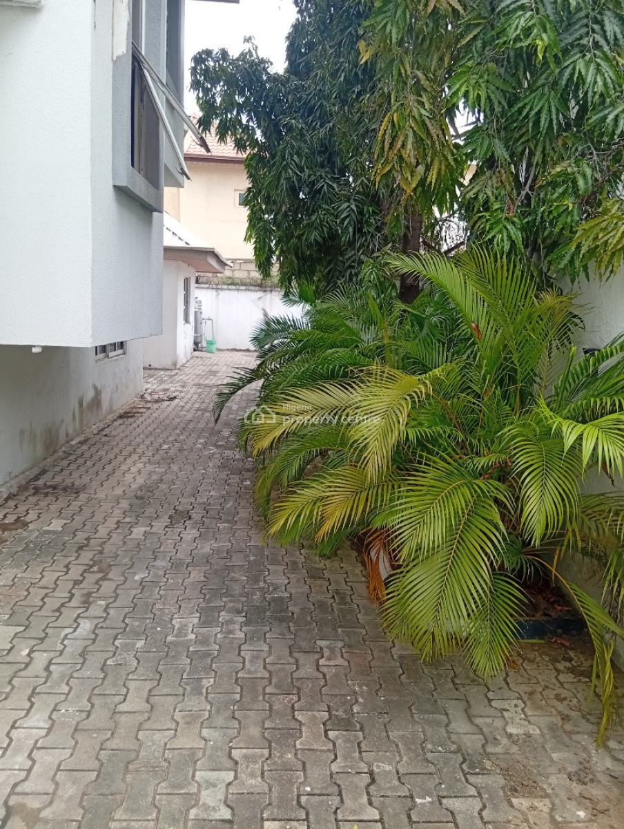 a Give Away Spacious 4 Bedroom Detached Duplex with Bq, Lekki Phase 1, Lekki, Lagos, Semi-detached Duplex for Rent