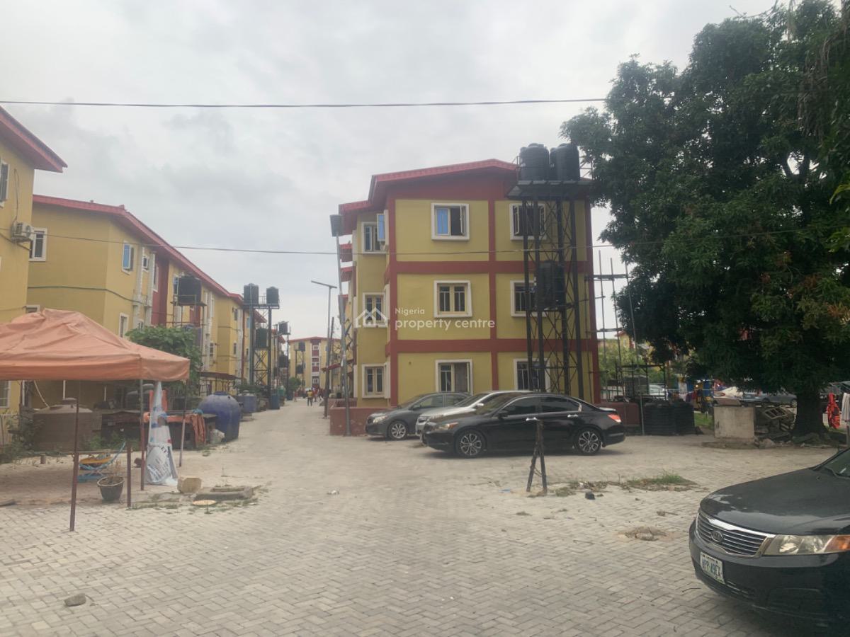 3 Bedroom Flat (middle), Iponri/surulere, Surulere, Lagos, Flat / Apartment for Sale