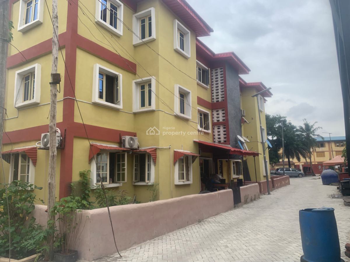 3 Bedroom Flat (middle), Iponri/surulere, Surulere, Lagos, Flat / Apartment for Sale