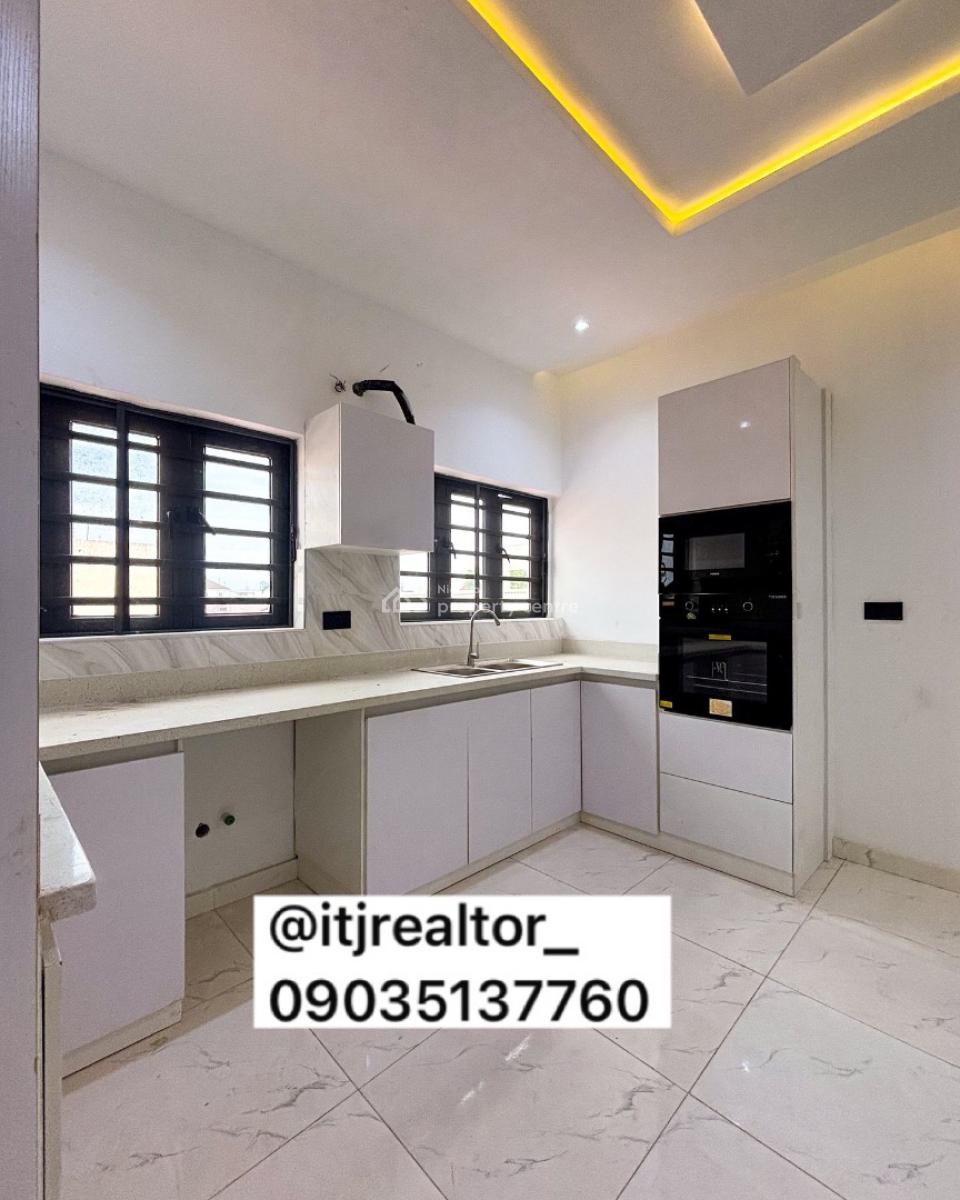 Lovely 2 Bedroom Apartment with Bq, Lekki Phase 1, Lekki Phase 1, Lekki, Lagos, Block of Flats for Sale