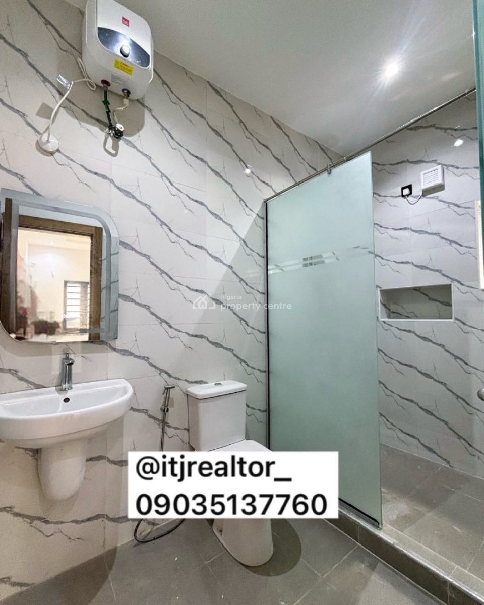 Lovely 2 Bedroom Apartment with Bq, Lekki Phase 1, Lekki Phase 1, Lekki, Lagos, Block of Flats for Sale
