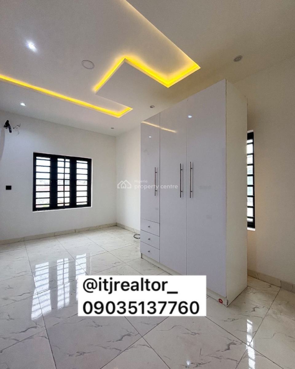 Lovely 2 Bedroom Apartment with Bq, Lekki Phase 1, Lekki Phase 1, Lekki, Lagos, Block of Flats for Sale