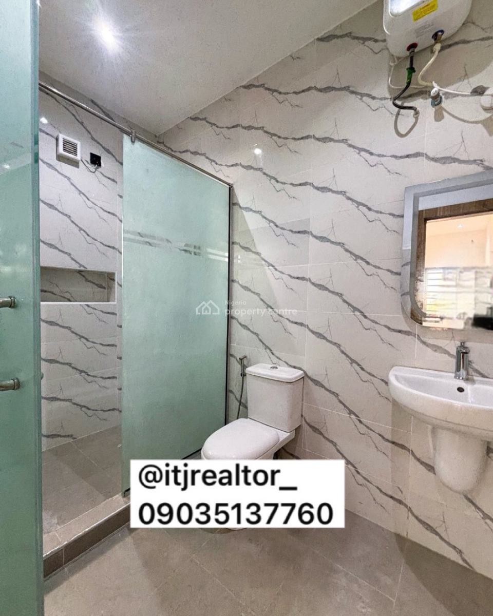 Lovely 2 Bedroom Apartment with Bq, Lekki Phase 1, Lekki Phase 1, Lekki, Lagos, Block of Flats for Sale
