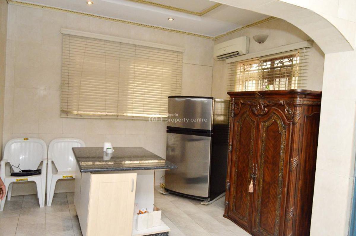 6 Bedroom Detached House with 2 No 2 Bedroom Flat and 3 No Self Con., Ikeja Gra, Ikeja Gra, Ikeja, Lagos, Detached Duplex for Sale