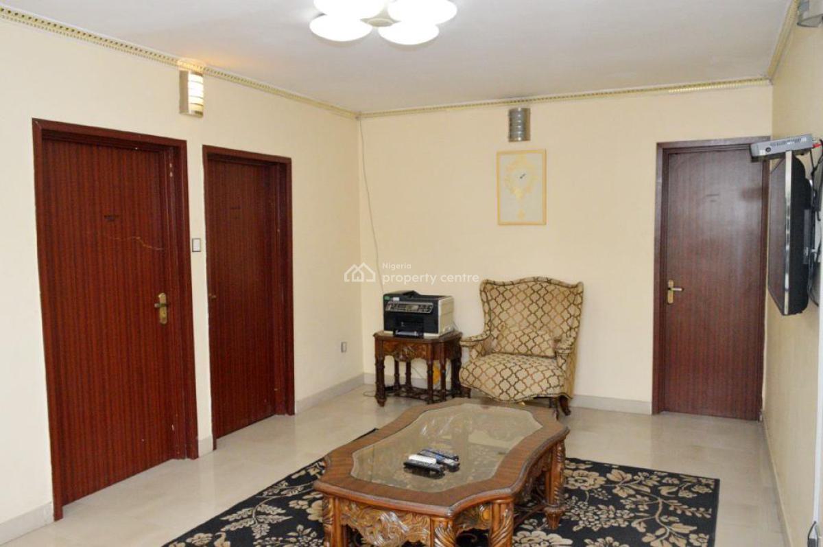 6 Bedroom Detached House with 2 No 2 Bedroom Flat and 3 No Self Con., Ikeja Gra, Ikeja Gra, Ikeja, Lagos, Detached Duplex for Sale