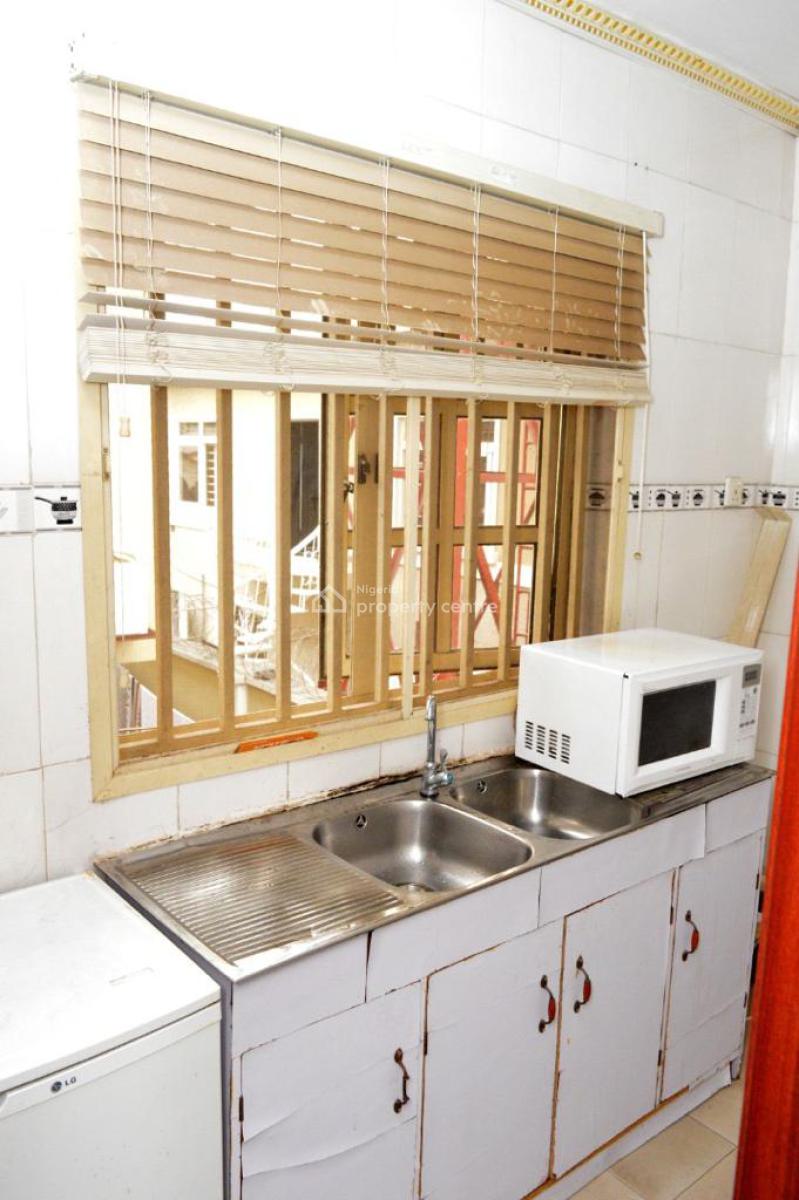 6 Bedroom Detached House with 2 No 2 Bedroom Flat and 3 No Self Con., Ikeja Gra, Ikeja Gra, Ikeja, Lagos, Detached Duplex for Sale
