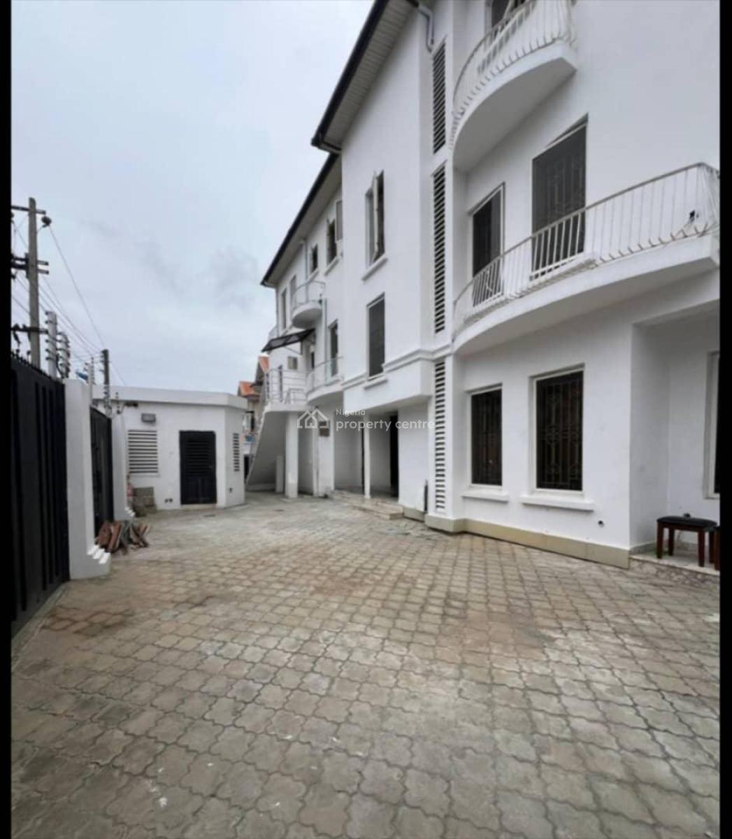 a Standard Fully Serviced 3 Bedroom Penthouse Apartment, Lekki Phase 1, Lekki, Lagos, Flat / Apartment for Rent