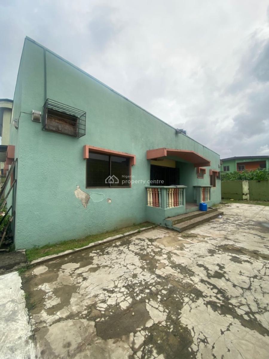a Self Compound Well Maintained Renovated 5 Bedroom Bungalow, Off Ago Palace Way Okota Lagos, Ago Palace, Isolo, Lagos, Detached Bungalow for Rent
