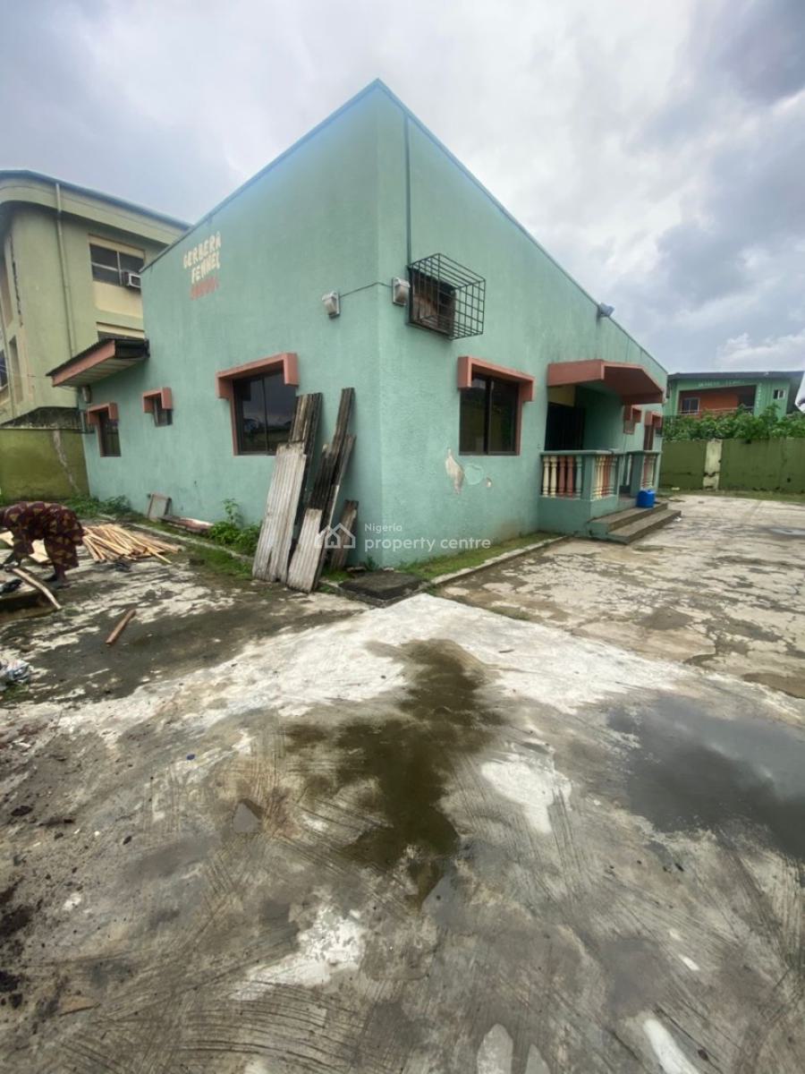 a Self Compound Well Maintained Renovated 5 Bedroom Bungalow, Off Ago Palace Way Okota Lagos, Ago Palace, Isolo, Lagos, Detached Bungalow for Rent