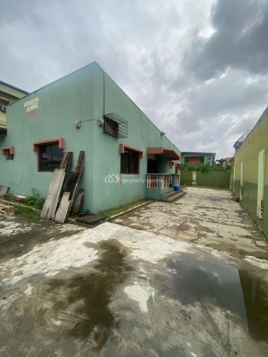 a Self Compound Well Maintained Renovated 5 Bedroom Bungalow, Off Ago Palace Way Okota Lagos, Ago Palace, Isolo, Lagos, Detached Bungalow for Rent