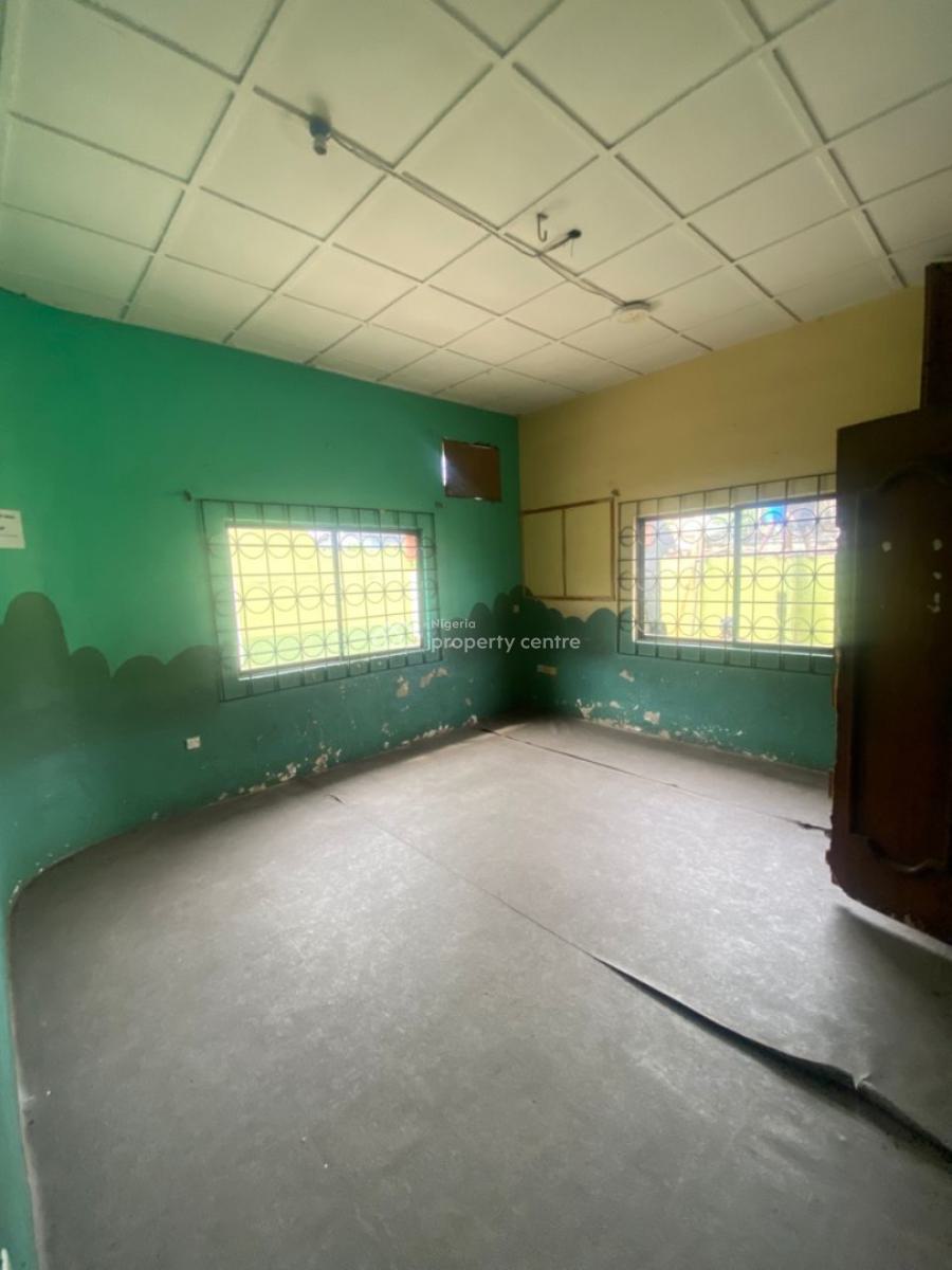 a Self Compound Well Maintained Renovated 5 Bedroom Bungalow, Off Ago Palace Way Okota Lagos, Ago Palace, Isolo, Lagos, Detached Bungalow for Rent