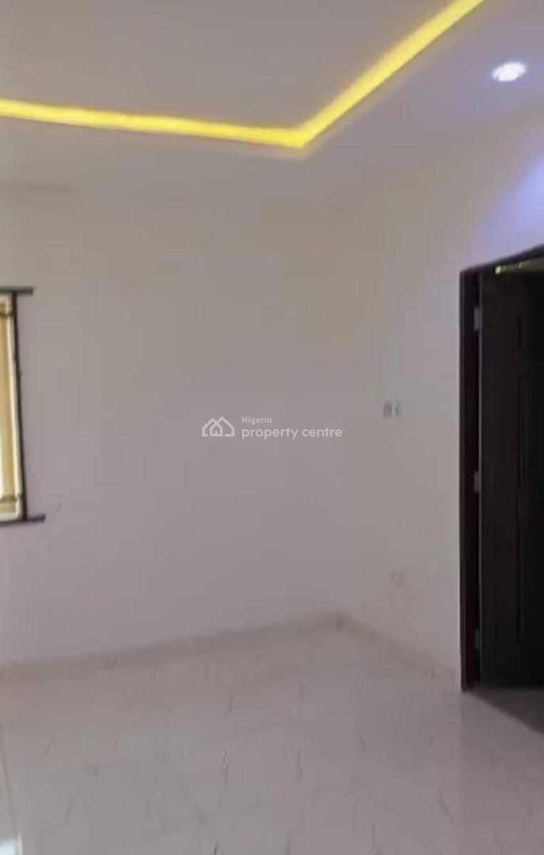 Standard 2 Bedroom Apartments, Off Admiralty, Lekki Phase 1, Lekki, Lagos, Flat / Apartment for Rent