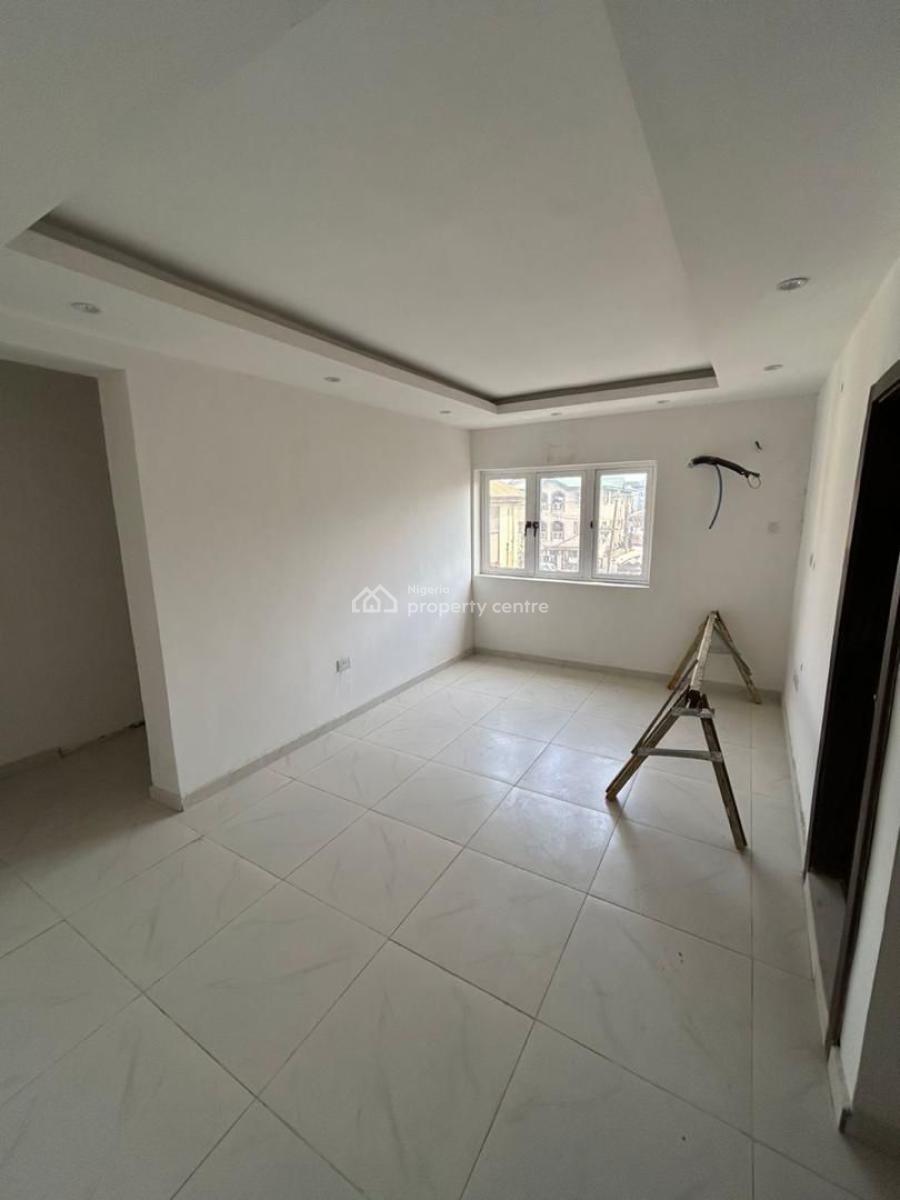 a Standard, Executive 3 Bedroom Flat, Surulere, Lagos, Flat / Apartment for Sale