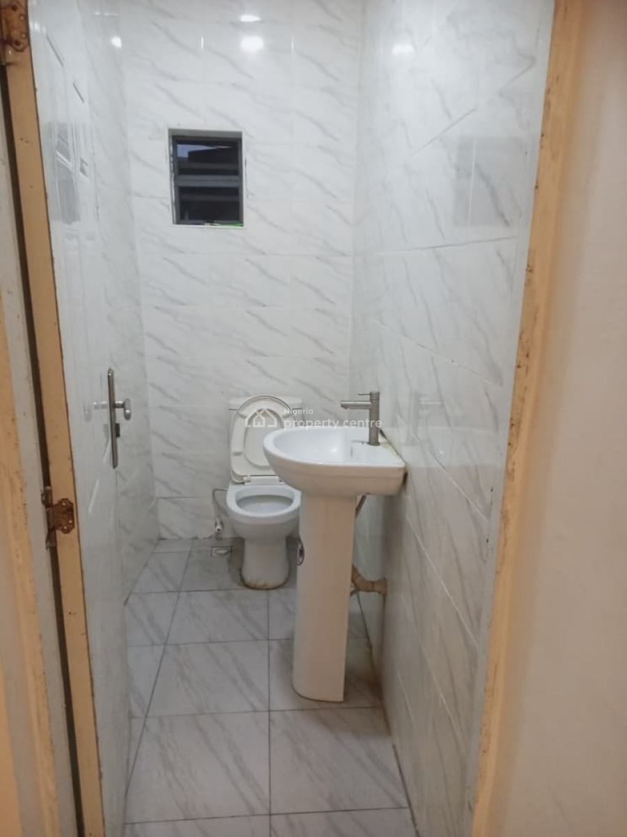 Well Maintained 3 Bedroom Flat, Ikota Gra Estate, Ikota, Lekki, Lagos, Flat / Apartment for Rent