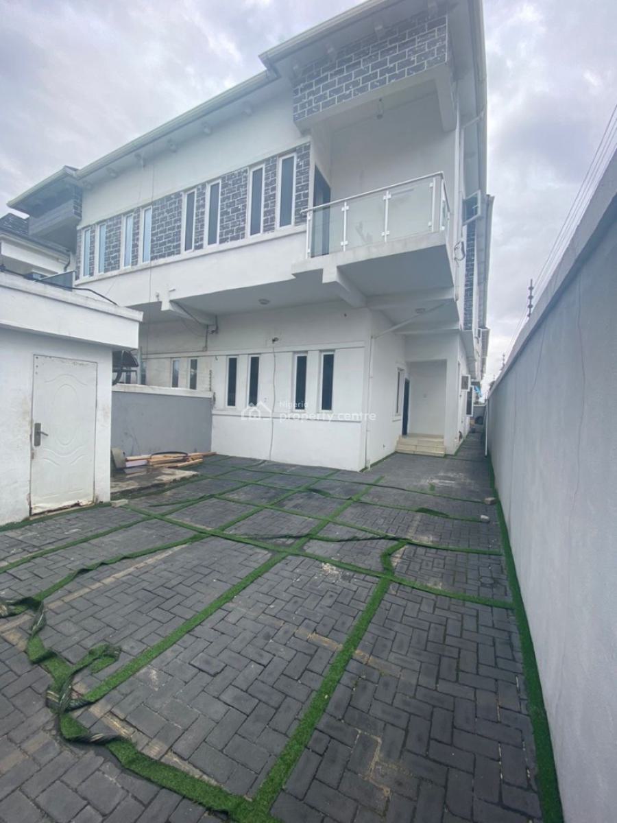 a Self Compound 4 Bedrooms Semi Detached Duplex, Chevron, Lekki Phase 2, Lekki, Lagos, Semi-detached Duplex for Rent