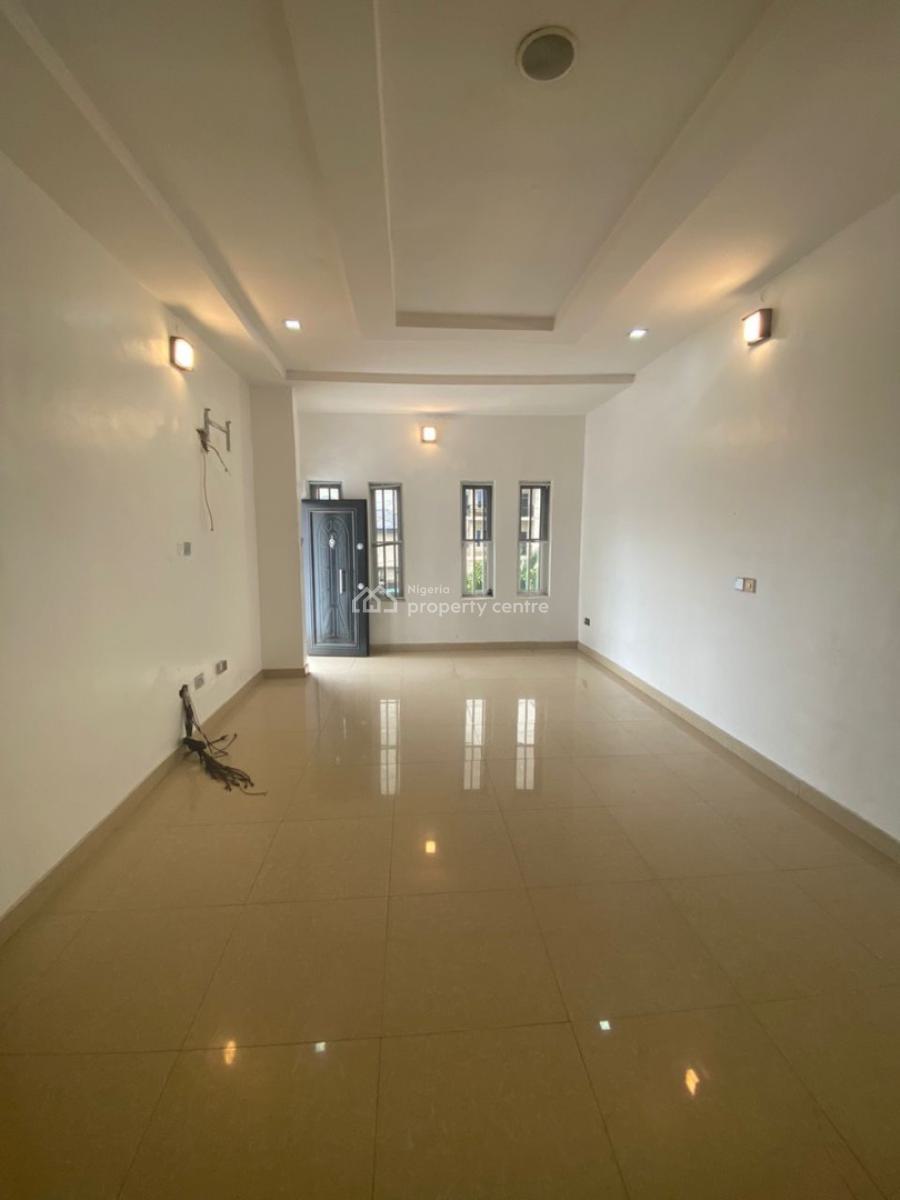 a Self Compound 4 Bedrooms Semi Detached Duplex, Chevron, Lekki Phase 2, Lekki, Lagos, Semi-detached Duplex for Rent