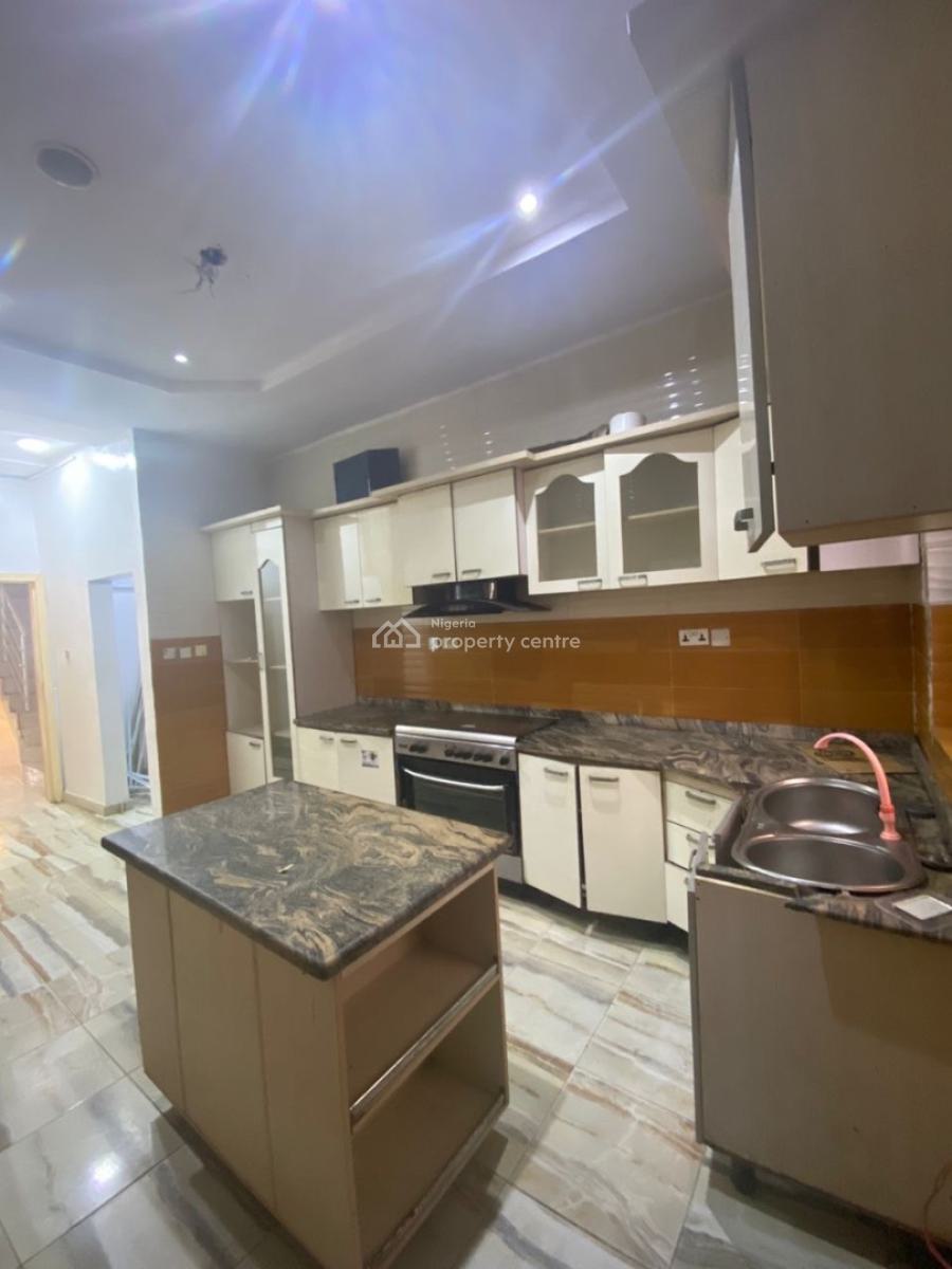 a Self Compound 4 Bedrooms Semi Detached Duplex, Chevron, Lekki Phase 2, Lekki, Lagos, Semi-detached Duplex for Rent