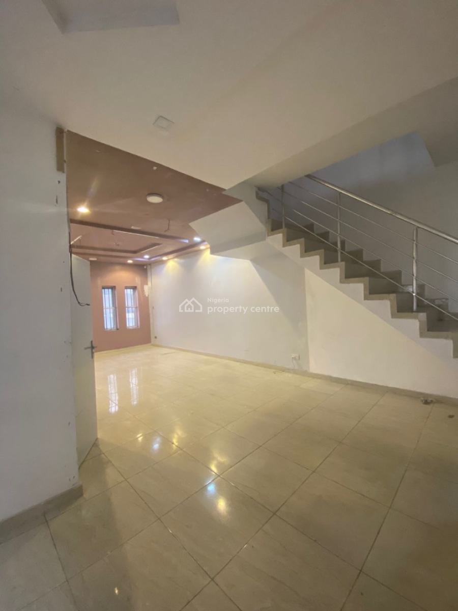 a Self Compound 4 Bedrooms Semi Detached Duplex, Chevron, Lekki Phase 2, Lekki, Lagos, Semi-detached Duplex for Rent