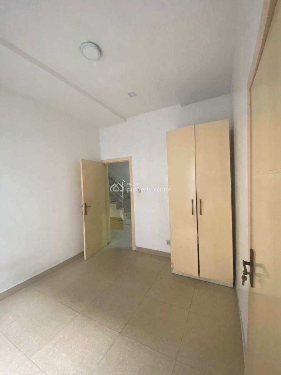 a Self Compound 4 Bedrooms Semi Detached Duplex, Chevron, Lekki Phase 2, Lekki, Lagos, Semi-detached Duplex for Rent