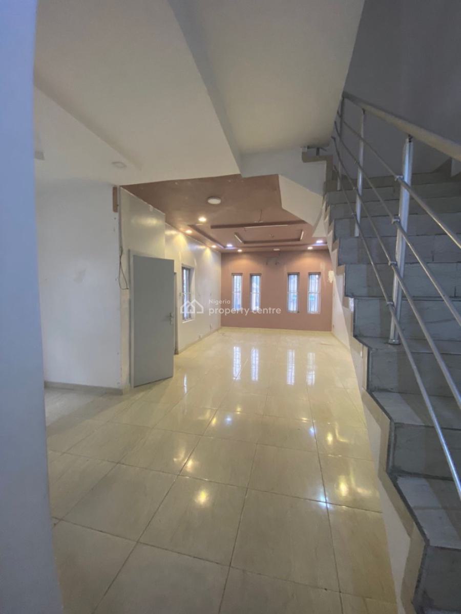 a Self Compound 4 Bedrooms Semi Detached Duplex, Chevron, Lekki Phase 2, Lekki, Lagos, Semi-detached Duplex for Rent