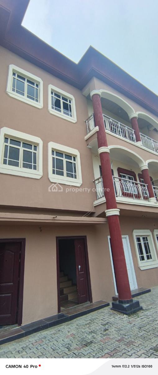 Clean 3 Bedroom Flat, Lekki County, Lekki, Lagos, Flat / Apartment for Rent