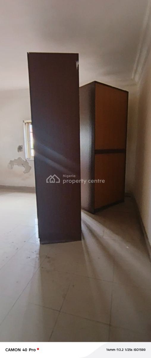 Clean 3 Bedroom Flat, Lekki County, Lekki, Lagos, Flat / Apartment for Rent