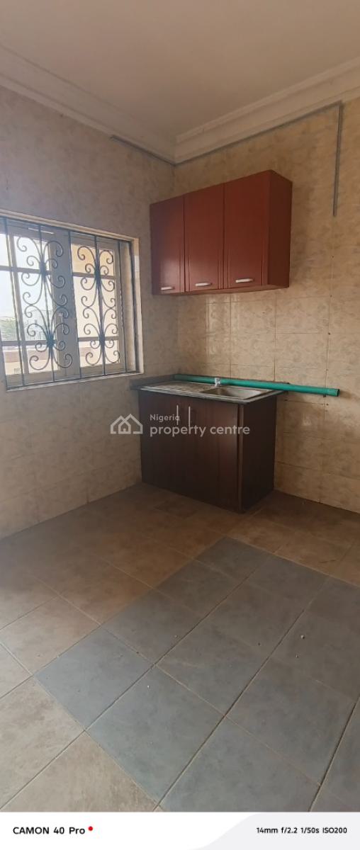 Clean 3 Bedroom Flat, Lekki County, Lekki, Lagos, Flat / Apartment for Rent