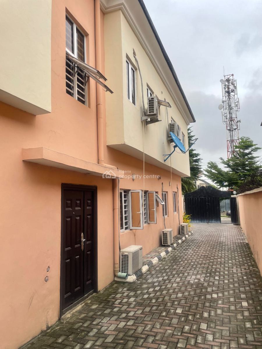 Spacious 3 Bedroom Flat, Lekki Phase 1, Lekki, Lagos, Flat / Apartment for Rent