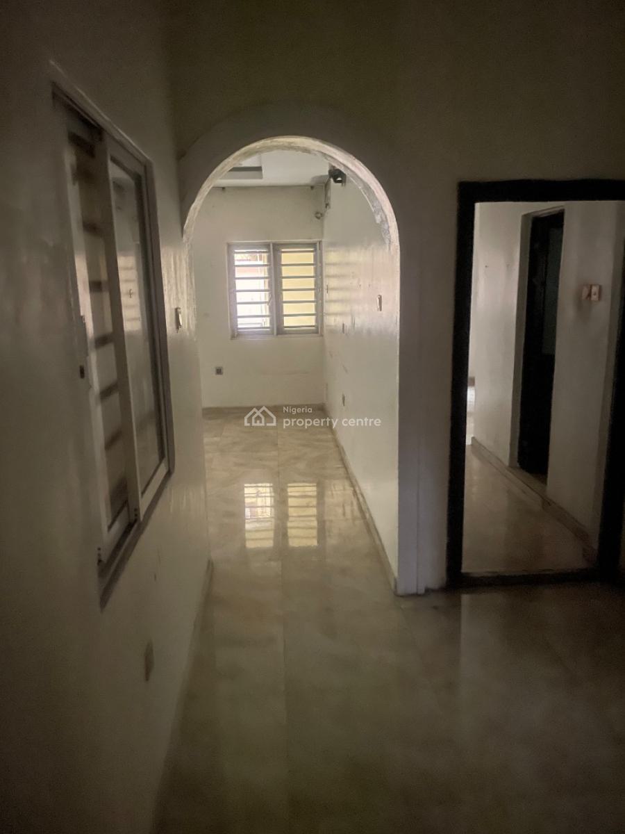 Spacious 3 Bedroom Flat, Lekki Phase 1, Lekki, Lagos, Flat / Apartment for Rent