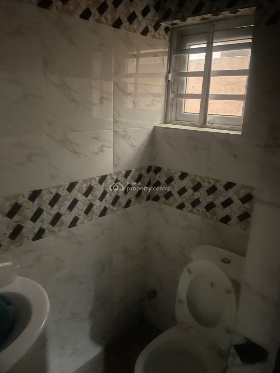 Spacious 3 Bedroom Flat, Lekki Phase 1, Lekki, Lagos, Flat / Apartment for Rent
