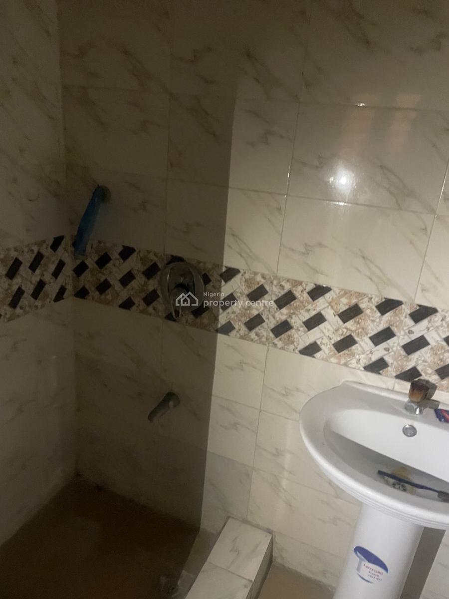 Spacious 3 Bedroom Flat, Lekki Phase 1, Lekki, Lagos, Flat / Apartment for Rent