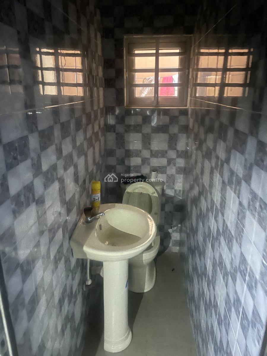 Spacious 3 Bedroom Flat, Lekki Phase 1, Lekki, Lagos, Flat / Apartment for Rent