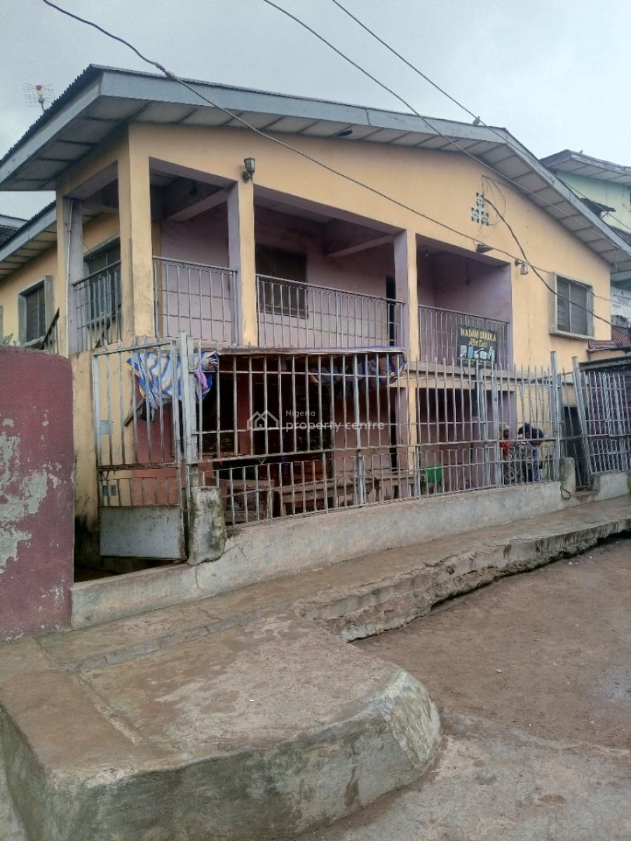 16 Units of Rooms in a Good Location, Farayola Street, Agbowo, Ibadan, Oyo, Block of Flats for Sale