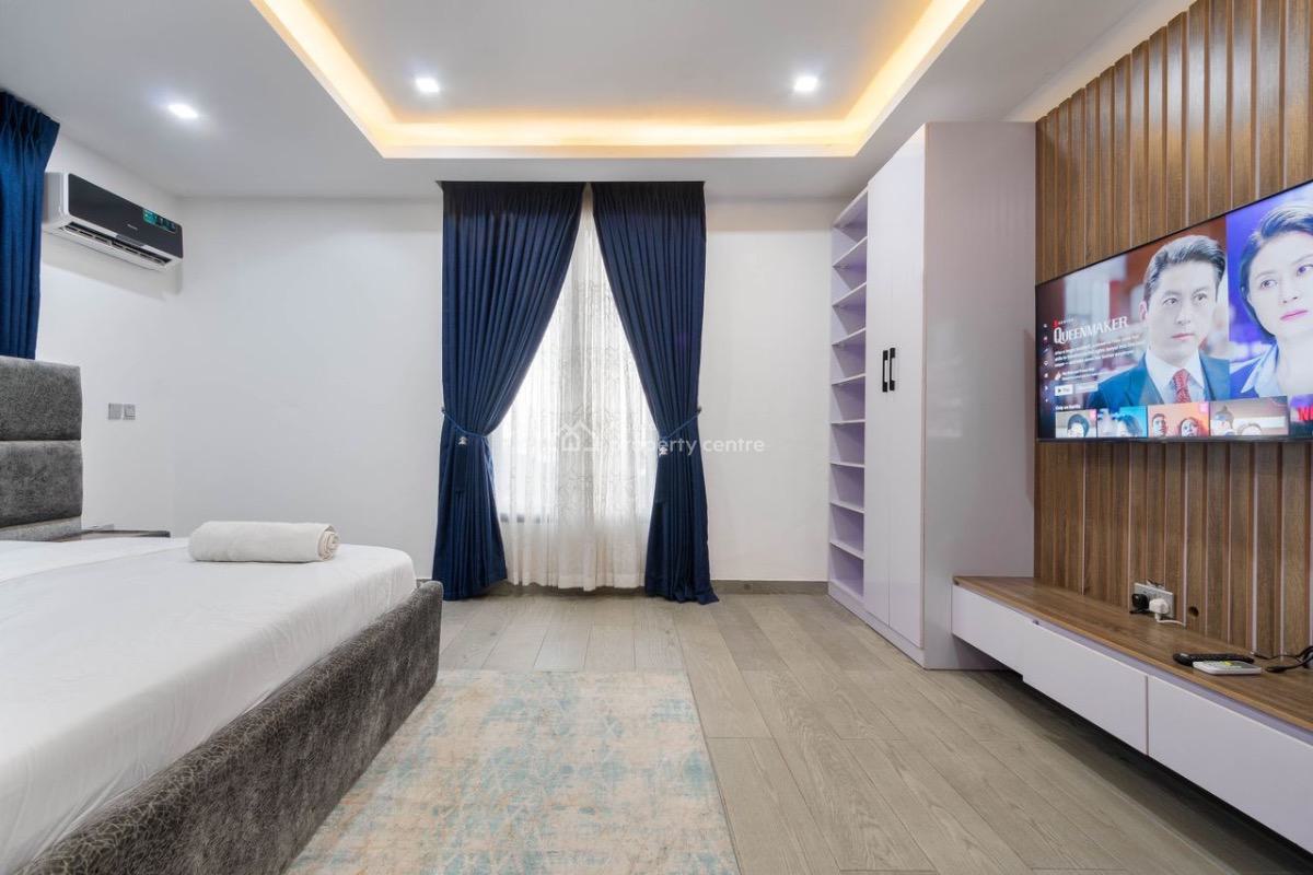 2 Bedroom Apartment (4th Floor) with Swimming Pool & Gym, Chef Available on Demand., Lekki Phase 1, Lekki, Lagos, Flat / Apartment Short Let