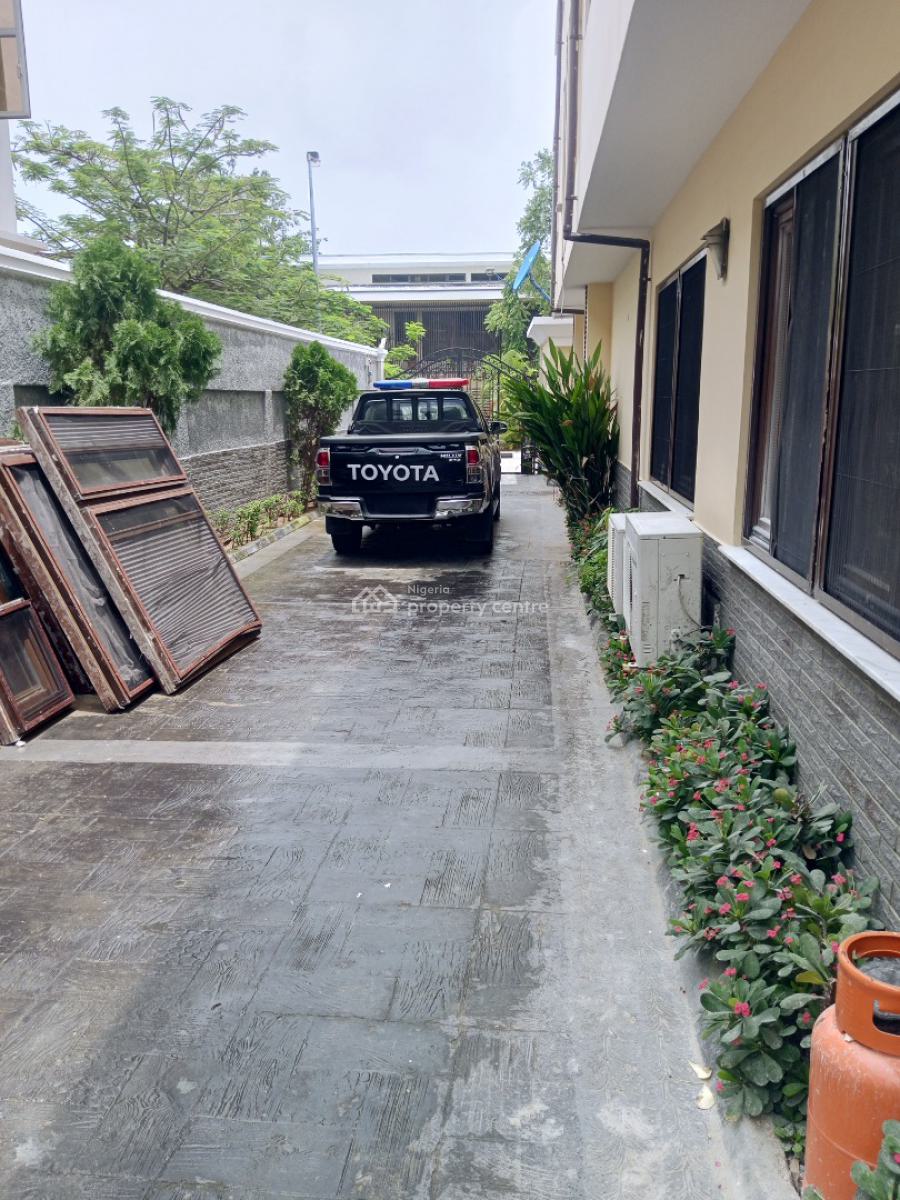 Spacious Self Contain Available, Banana Island Estate, Ikoyi, Lagos, Self Contain (single Rooms) for Rent