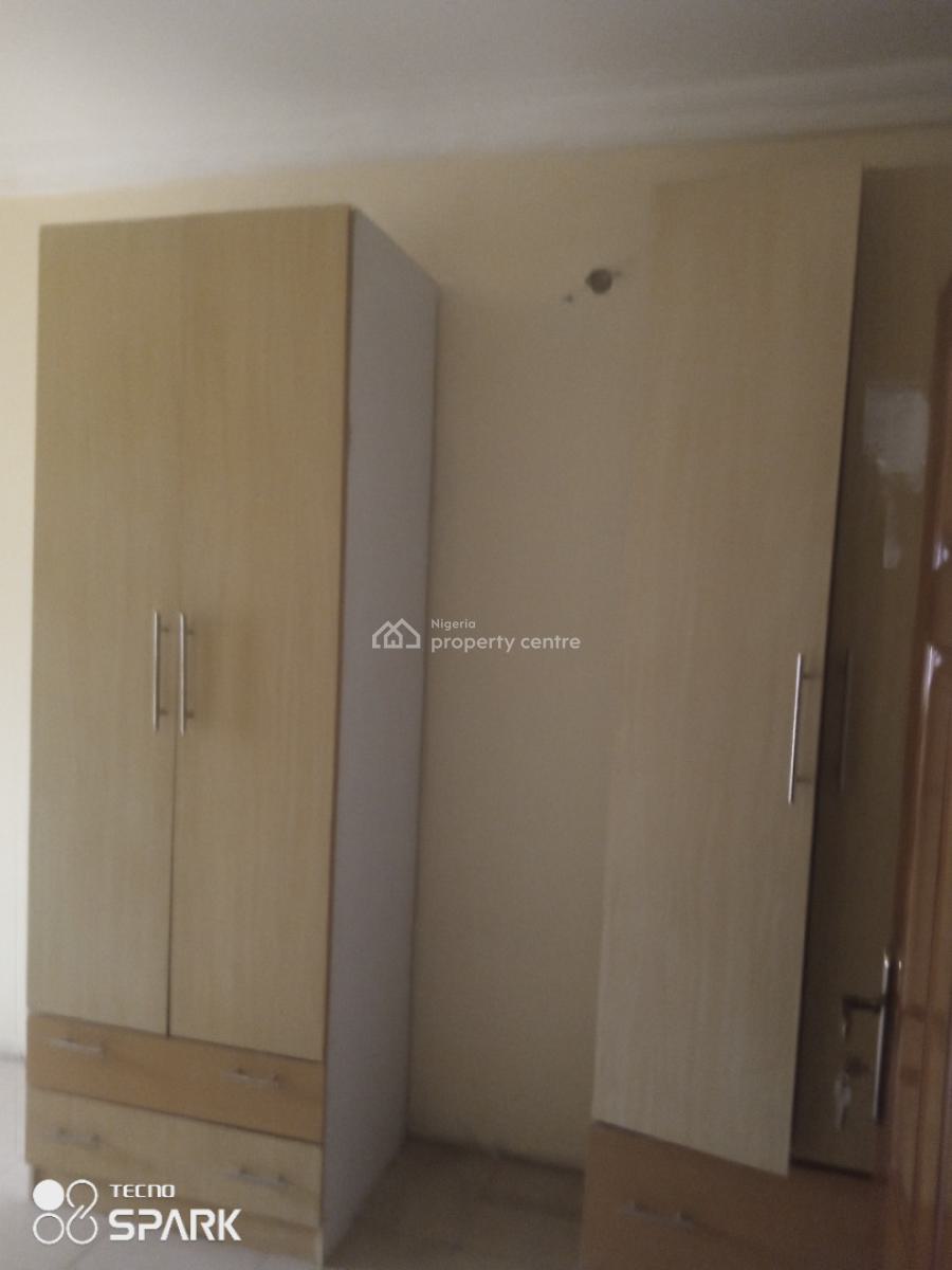 Renovated Spacious Self Service 4 Bedroom Flat, Off Admiralty, Lekki Phase 1, Lekki, Lagos, Flat / Apartment for Rent