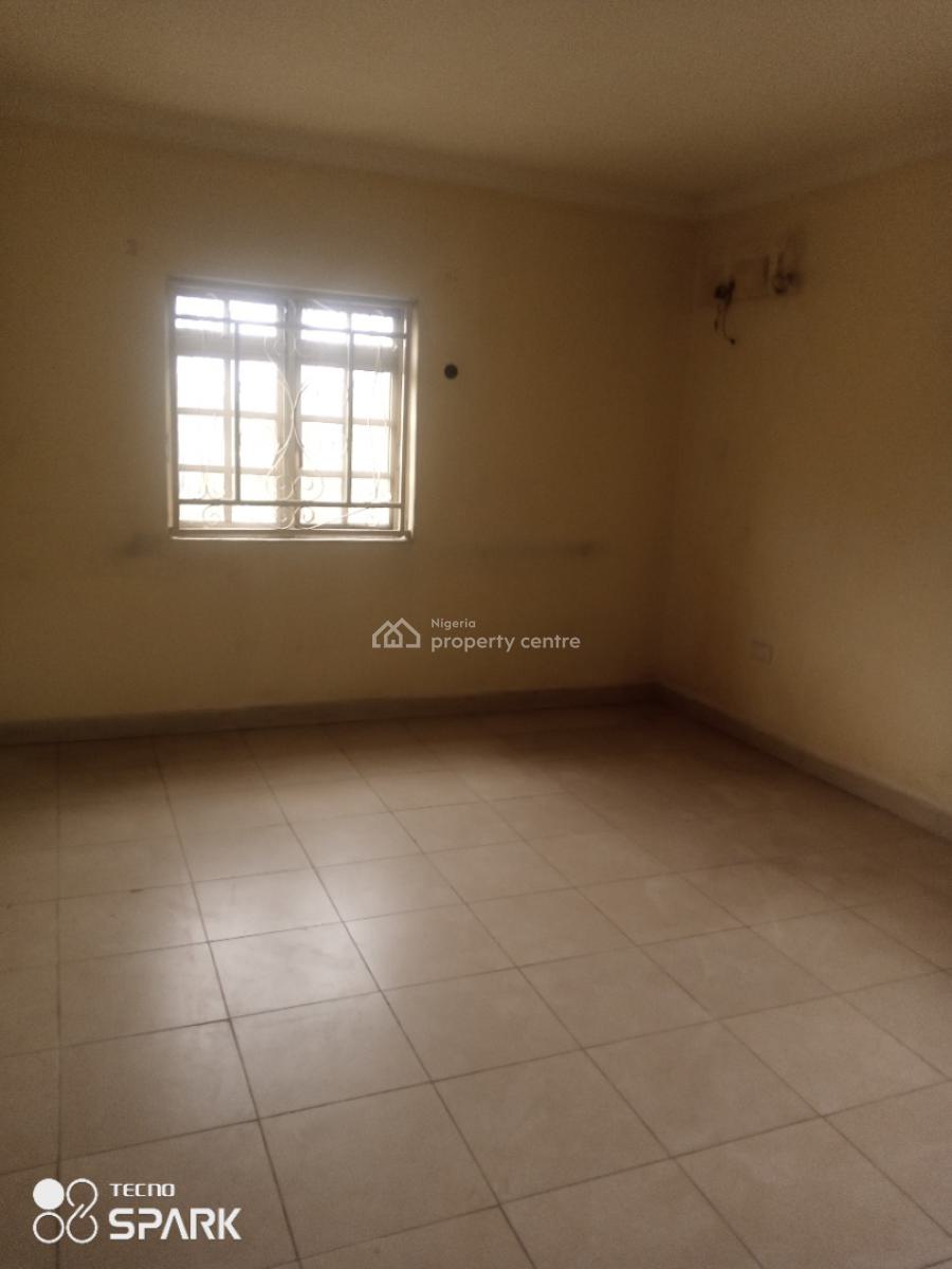 Renovated Spacious Self Service 4 Bedroom Flat, Off Admiralty, Lekki Phase 1, Lekki, Lagos, Flat / Apartment for Rent