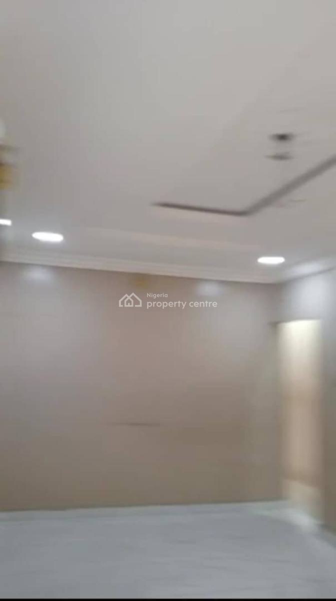 Lovely 3 Bedroom Flat, Ebute Metta East, Yaba, Lagos, Flat / Apartment for Rent