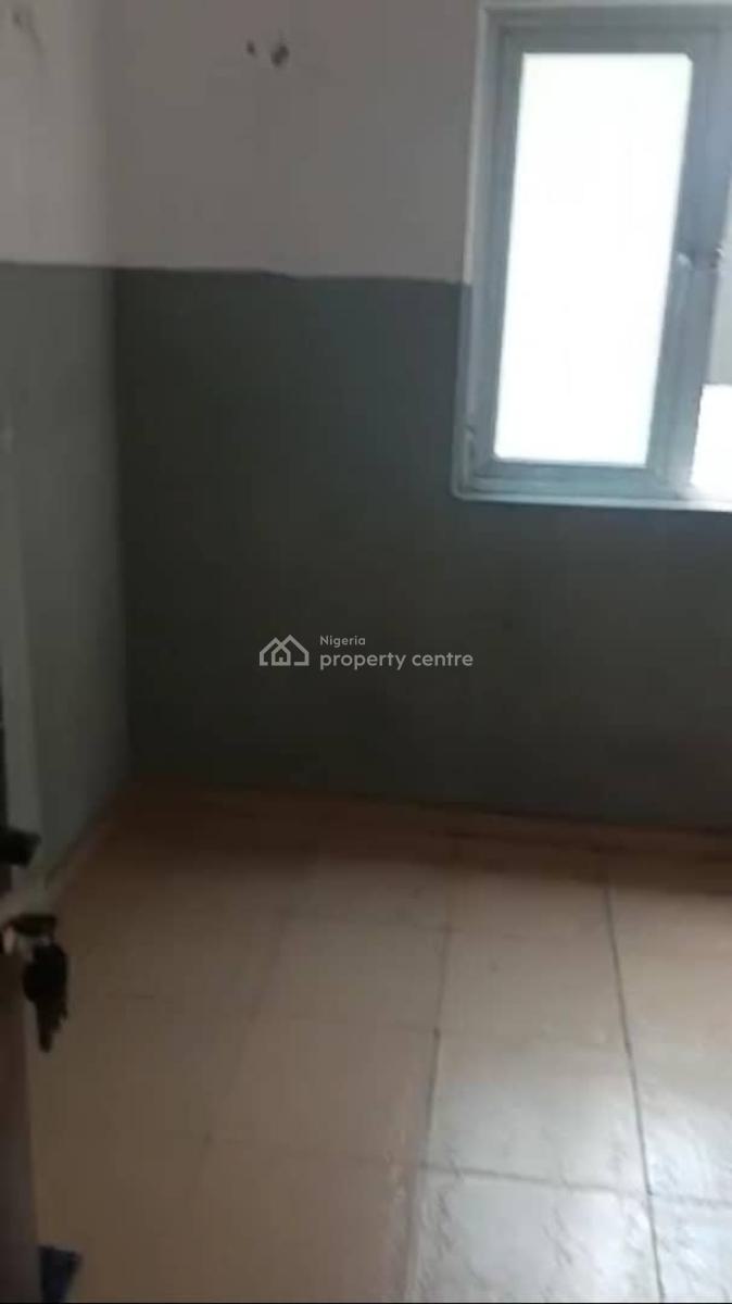 Lovely 2 Bedroom Flat, Alagomeji, Yaba, Lagos, Flat / Apartment for Rent
