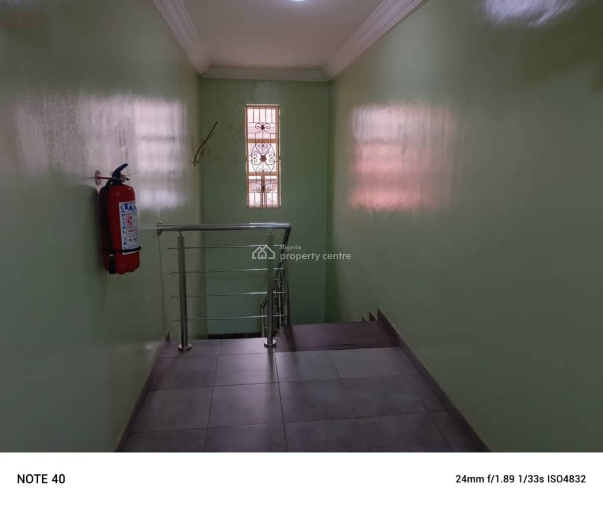 Fairlly Used  4-bedroom Super Spacious Semi Detached Duplex with 2 Sit, Gra Phase 1, Magodo, Lagos, Semi-detached Duplex for Rent