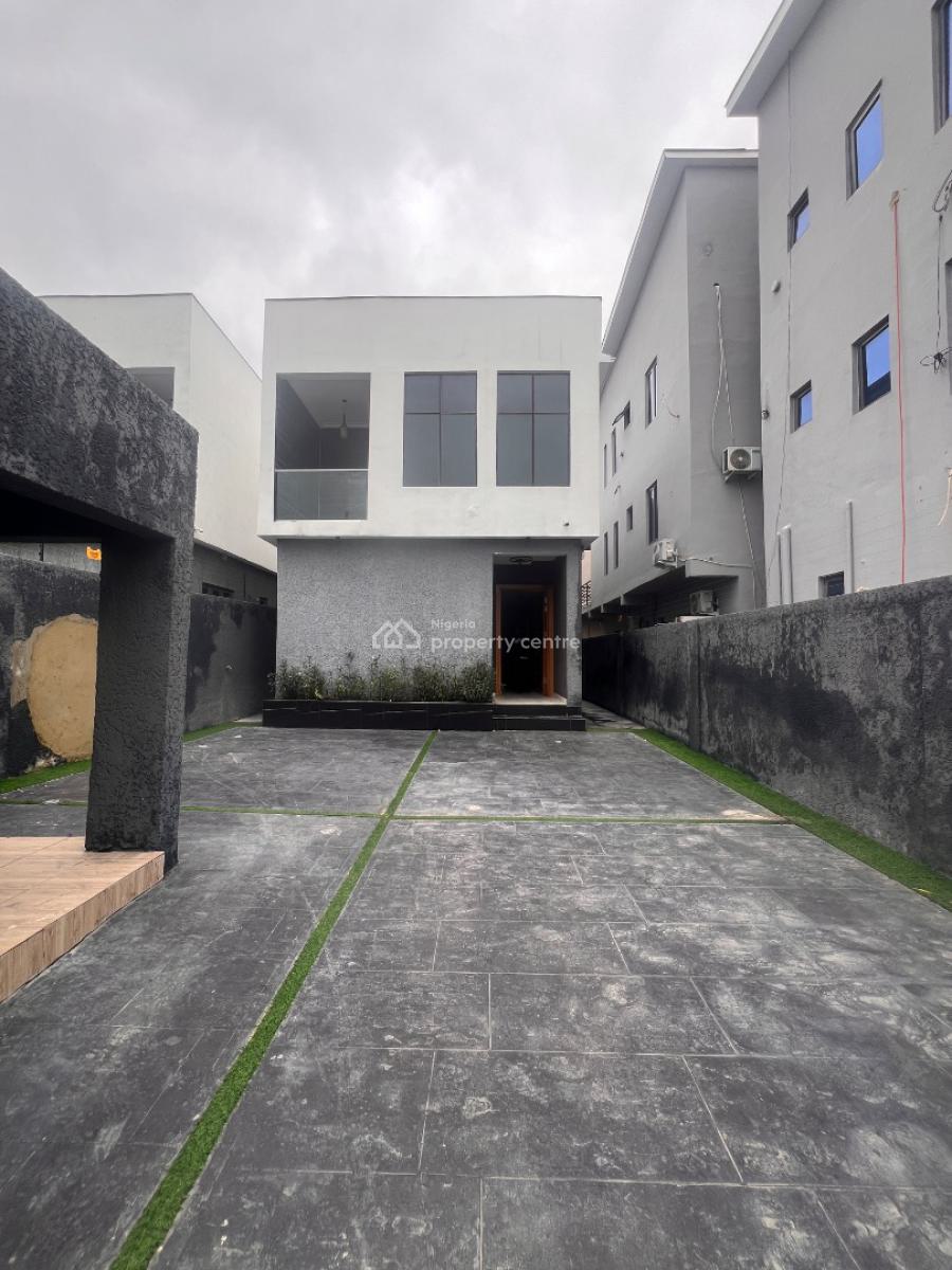 Well Built 4 Bedroom Fully Detached Duplex with Spacious Parking Space, Well Built 4 Bedroom Duplex with Spacious Parking Space in Ologolo, Lekki, Lagos, Detached Duplex for Sale