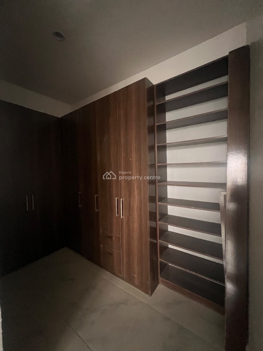 Well Built 4 Bedroom Fully Detached Duplex with Spacious Parking Space, Well Built 4 Bedroom Duplex with Spacious Parking Space in Ologolo, Lekki, Lagos, Detached Duplex for Sale
